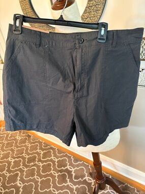 Eddie Bauer Women’s charcoal black Black Casual Shorts w tags 16 but fits smalle